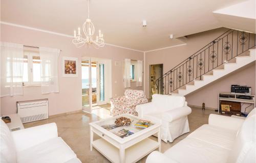 Three-Bedroom Holiday Home In Brsecine in Brsecine