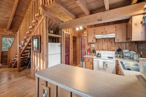 Gorgeous Log Cabin - Wineries, Dan River, Hiking in Vūlvaina (VA)