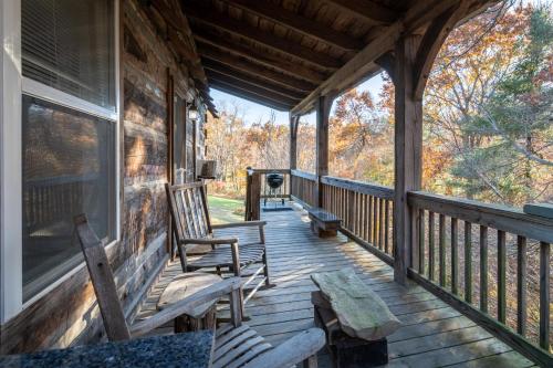 Balkons/terase, Gorgeous Log Cabin - Wineries, Dan River, Hiking in Vūlvaina (VA)