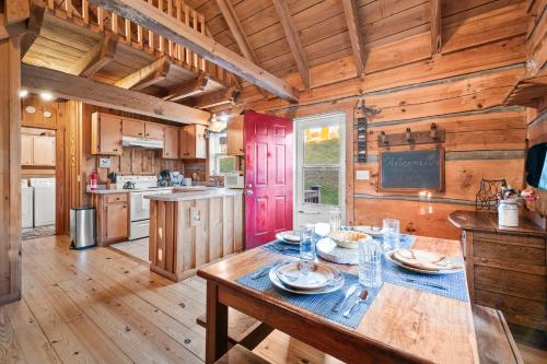 Iekārtas, Gorgeous Log Cabin - Wineries, Dan River, Hiking in Vūlvaina (VA)