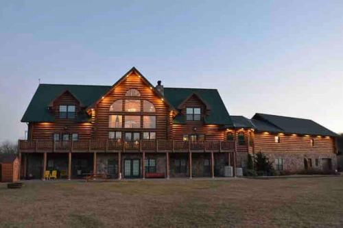 Gorgeous lodge, 100 acres 15 min to Indiana PA in Indiana, USA