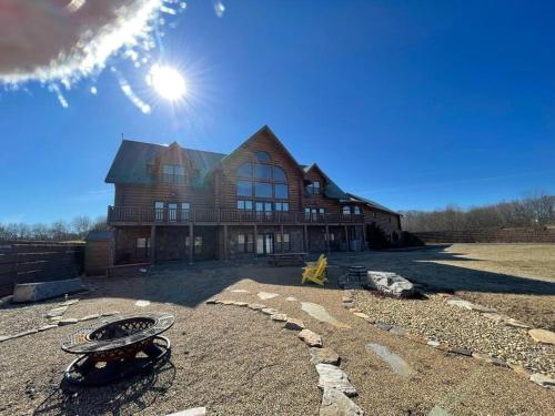 Gorgeous lodge, 100 acres 15 min to Indiana PA in Indiana, USA