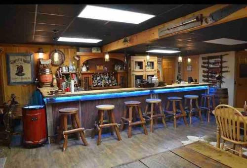 Gorgeous lodge, 100 acres 15 min to Indiana PA in Indiana, USA