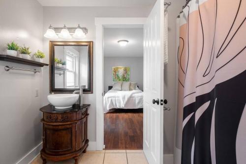 Walkable Downtown Columbus Historic Home, FREE Bikes to use in โคลัมบัส (IN)