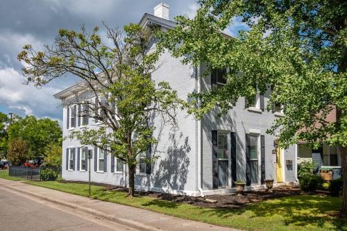 Walkable Downtown Columbus Historic Home, FREE Bikes to use in โคลัมบัส (IN)