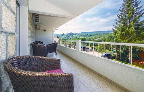 陽台/露台, Three-Bedroom Apartment In Ostrvica in 奧斯特維卡