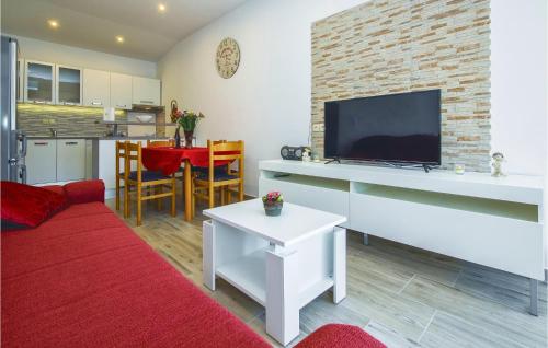 廚房, Three-Bedroom Apartment In Ostrvica in 奧斯特維卡