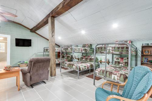 Bunkhouse-Style Studio in Elkins Near ATV Trails! in Hazel Valley (AK)