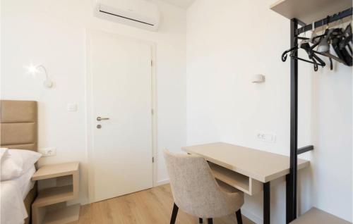 Stunning Apartment In Split With Wifi, Сплит (фото 6)