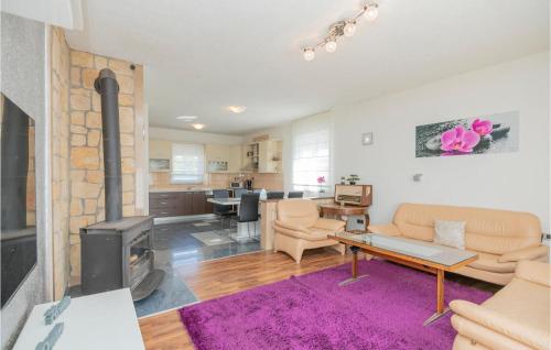 Three-Bedroom Holiday Home In Vinjani Gornji in Gornji Vinjani