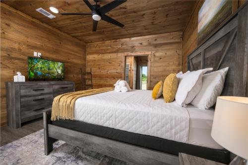 Riverfront, Ping Pong, Hot Tub, Switch, Play Area