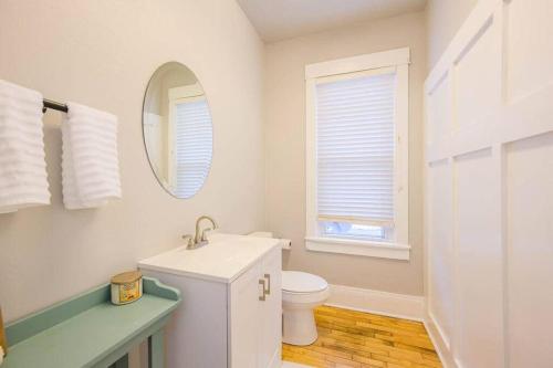 -Spacious Downtown Character Home 4 bedroom 3 bath in Appleton, USA