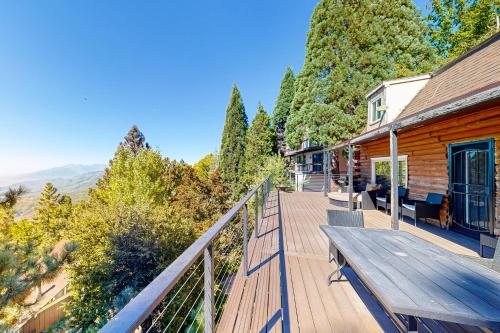 The Willow Springs Chalet in Running Springs, USA