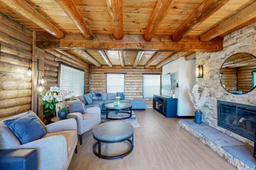 The Willow Springs Chalet in Running Springs, USA