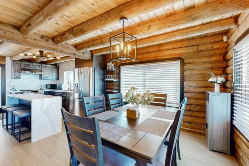 The Willow Springs Chalet in Running Springs, USA