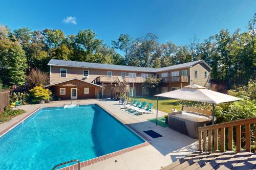 Summerville Retreat with Comfort Pad in Summerville, USA