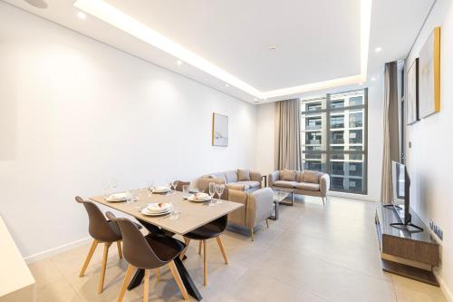 Daniels Charming 1BR At Jumeirah Garden City, Dubai (foto 4)
