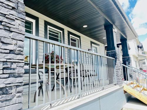 Edmonton Family Luxury Home AirHoky,PooLTable 14 Min Airport and Edmonton South, Party or Events Str in 尼斯庫