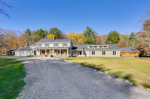 Indoor Pool, Gym and More Catskills Retreat House in Wurtsboro, USA