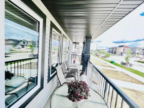 Edmonton Family Luxury Home AirHoky,PooLTable 14 Min Airport and Edmonton South, Party or Events Str in 尼斯庫