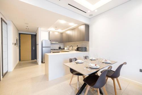 Daniels Charming 1BR At Jumeirah Garden City, Dubai (foto 6)