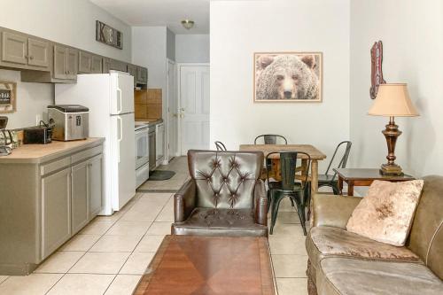 Wasser Lodge #102 - Beware of the Bear in New Braunfels, USA