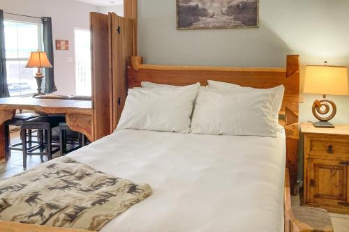 Wasser Lodge #102 - Beware of the Bear in New Braunfels, USA