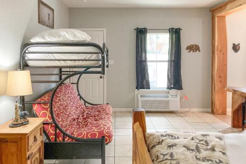 Wasser Lodge #102 - Beware of the Bear in New Braunfels, USA