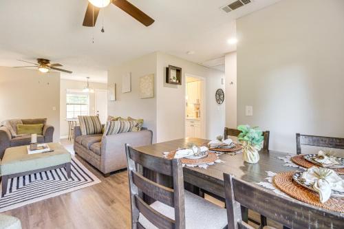 Patio for Al Fresco Dining Home in Hinesville! in 翰斯維爾 (GA)