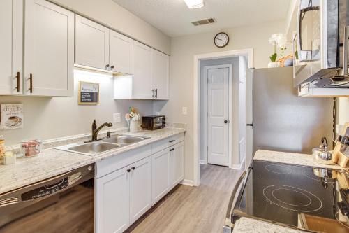 Patio for Al Fresco Dining Home in Hinesville! in 翰斯維爾 (GA)