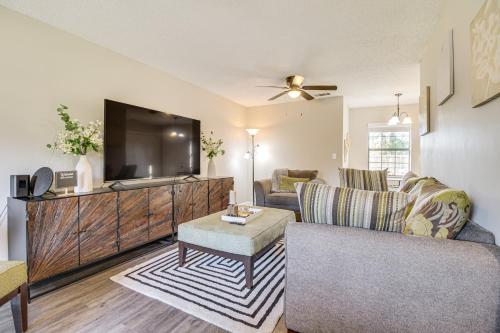 Patio for Al Fresco Dining Home in Hinesville! in 翰斯維爾 (GA)