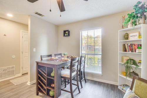 Patio for Al Fresco Dining Home in Hinesville! in 翰斯維爾 (GA)