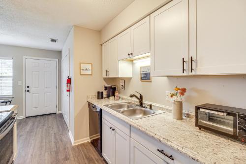 Patio for Al Fresco Dining Home in Hinesville! in 翰斯維爾 (GA)