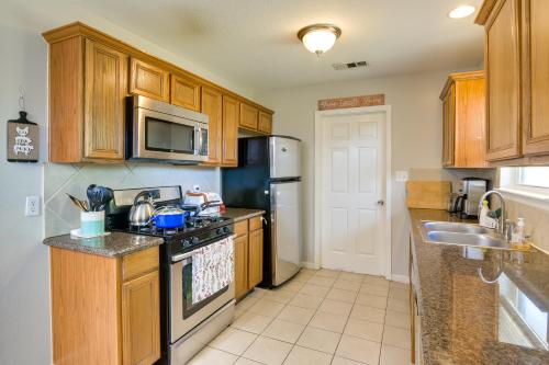 Less Than 1 Mi to Beach Home with Fenced Yard in Galveston! in Galveston, USA