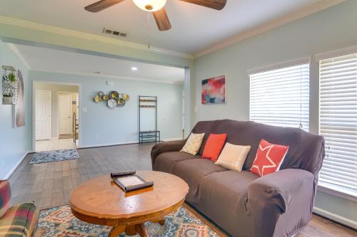 Less Than 1 Mi to Beach Home with Fenced Yard in Galveston! in Galveston, USA