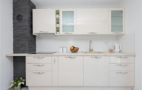 Kitchen, Nice Home In Runovici in Slivno