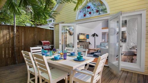 The Poetic Pineapple by Last Key Realty - image 3