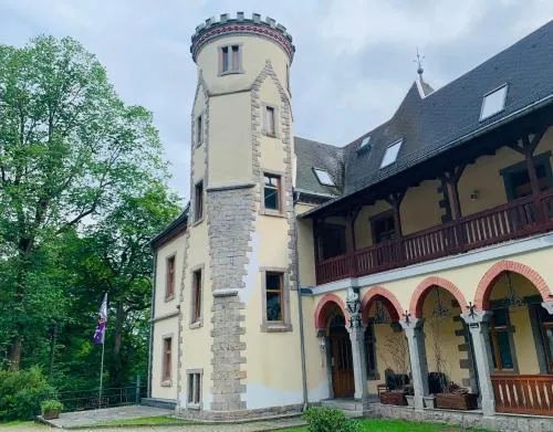 Burg Aue- Ferienwohnungen Erzglück - Familien - im Grünen - zentral in Aue, Deutschland