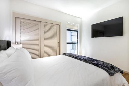 2BR New Hollywood Opulent Oasis et in Los Angeles, USA