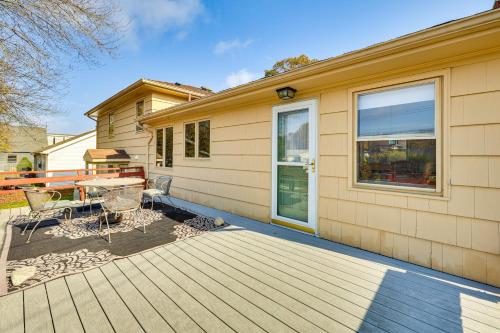 4 Mi to Beach Furnished Deck at Waterford Home! in Waterford