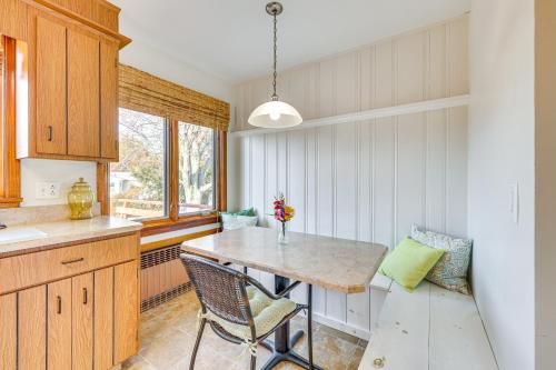 4 Mi to Beach Furnished Deck at Waterford Home! in Waterford
