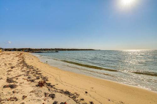 4 Mi to Beach Furnished Deck at Waterford Home! in Waterford