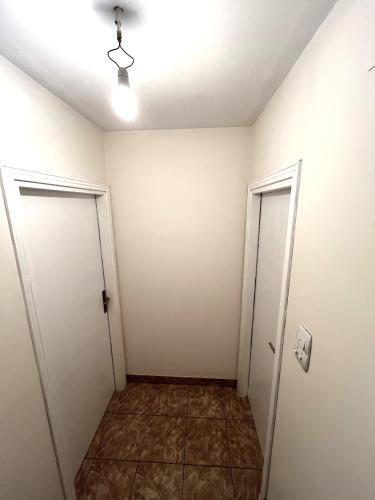 One-Bedroom Apartment image 7