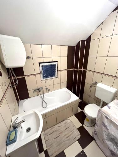 One-Bedroom Apartment image 6