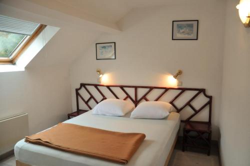 1 queen bed, 1 sofa bed