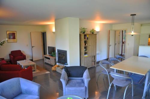 3 bedrooms, 5 beds