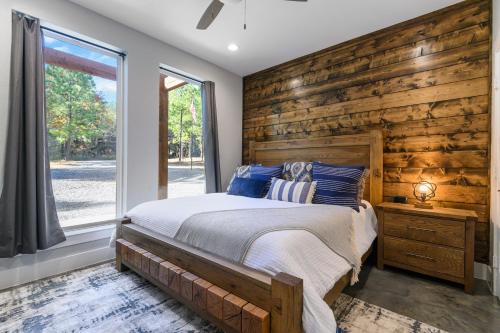 3 Mi to Lake Cabin with Hot Tub in Broken Bow! 3 Mi to Lake Cabin with Hot Tub in Broken Bow!