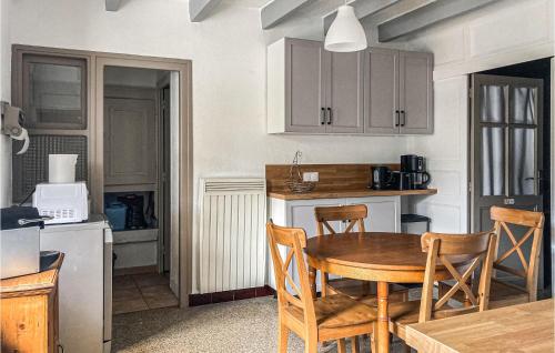 virtuve, 2 Bedroom Nice Home In Trambly in Dompjēra Lesorma