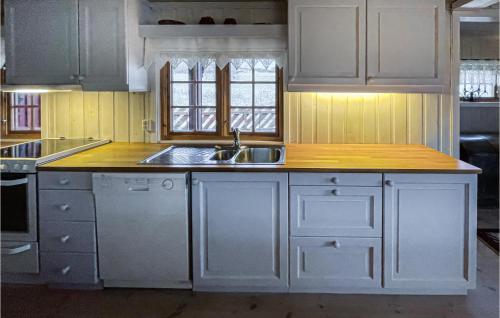 ห้องครัว, 3 Bedroom Lovely Home In Vinstra in วินสตรา