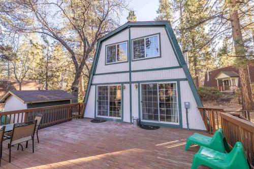 Swiss Bliss- Mountains, Pet Friendly and Jacuzzi in Big Bear Lake, USA